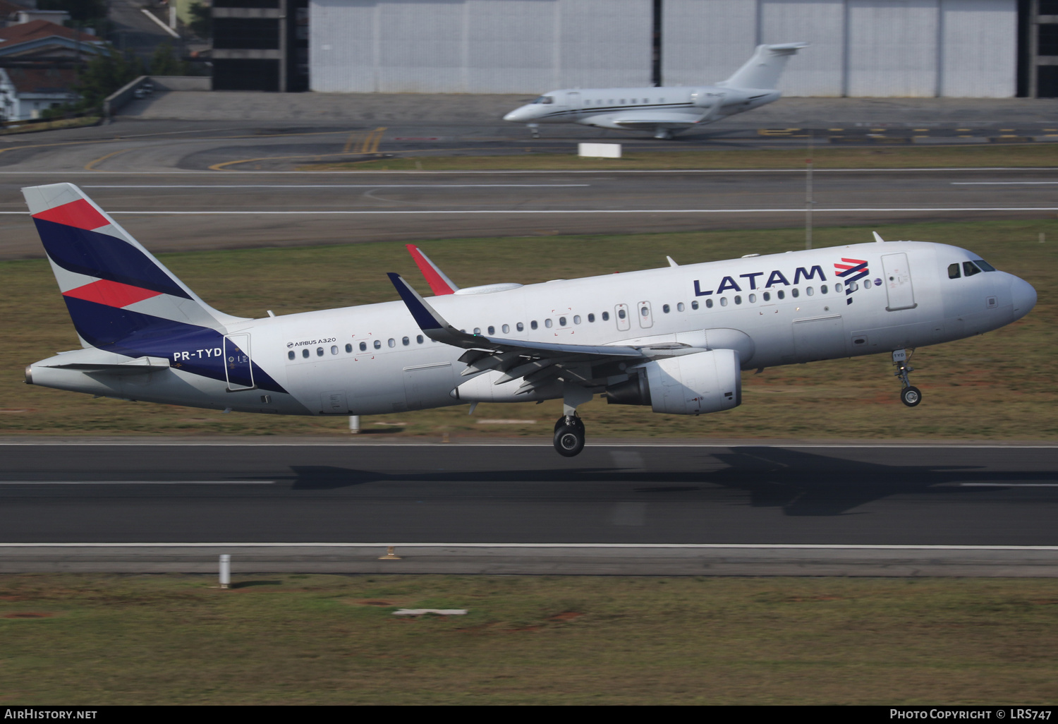 Aircraft Photo of PR-TYD | Airbus A320-214 | LATAM Airlines | AirHistory.net #469572