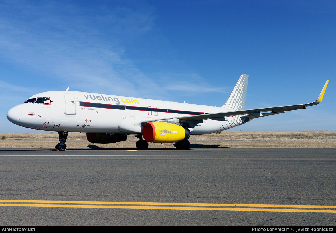 Aircraft Photo of EC-MBD | Airbus A320-214 | Vueling Airlines | AirHistory.net #469599
