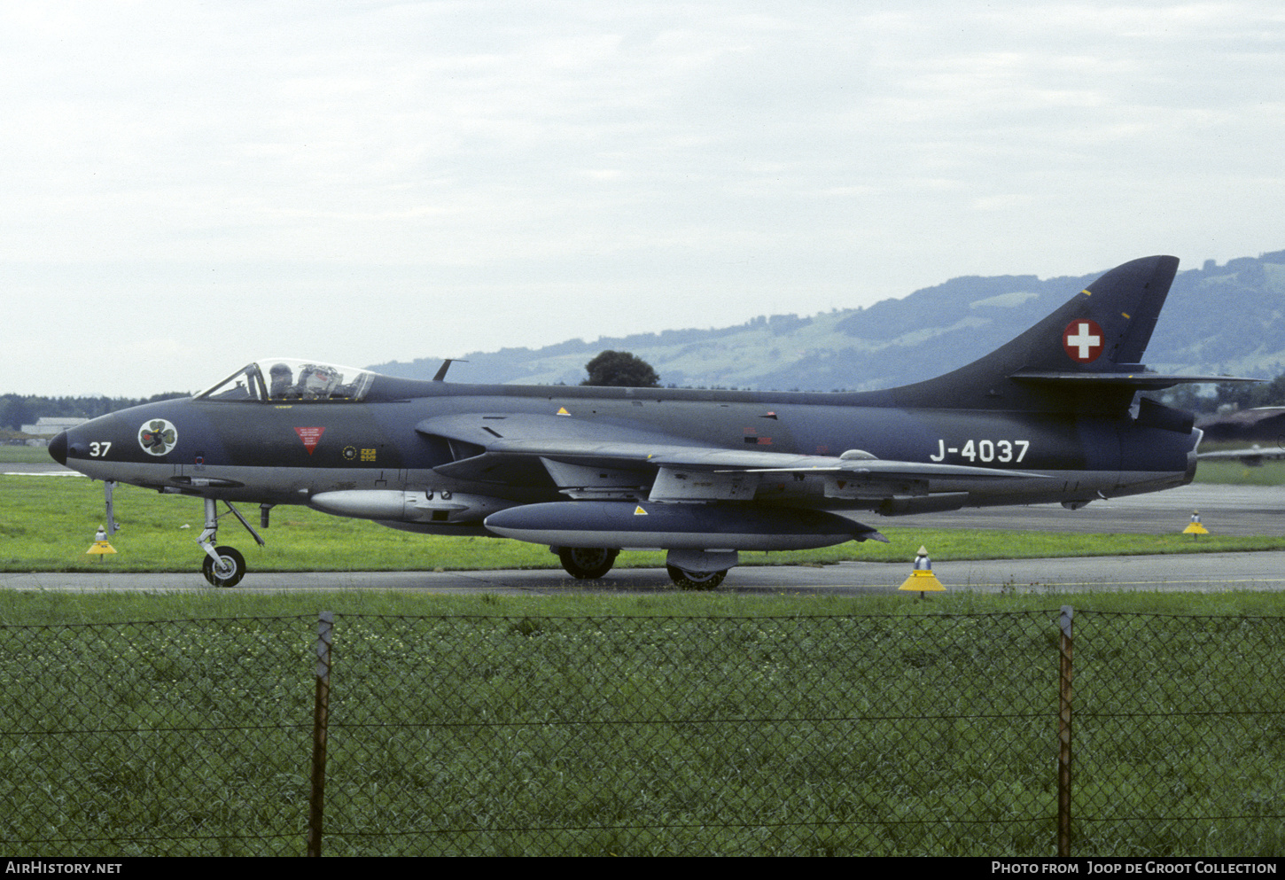 Aircraft Photo of J-4037 | Hawker Hunter F58 | Switzerland - Air Force | AirHistory.net #469674