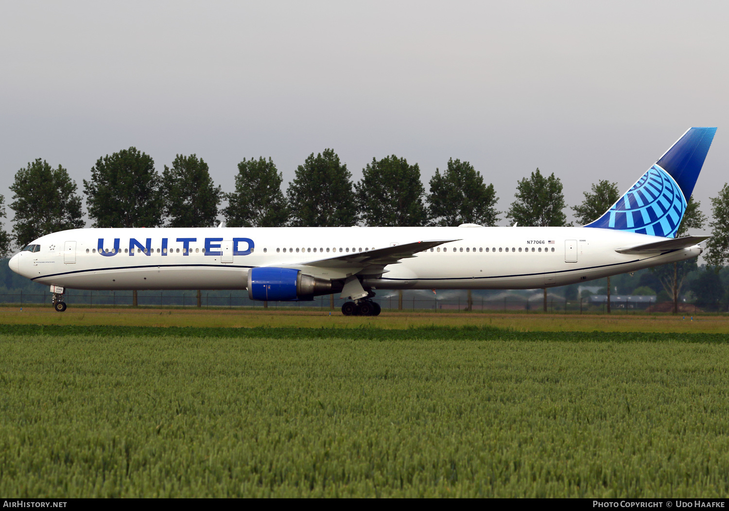 Aircraft Photo of N77066 | Boeing 767-424/ER | United Airlines | AirHistory.net #469703