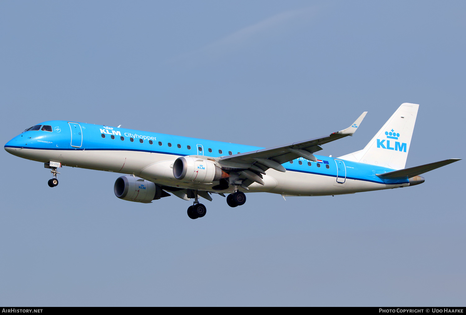 Aircraft Photo of PH-EZC | Embraer 190STD (ERJ-190-100STD) | KLM Cityhopper | AirHistory.net #469926