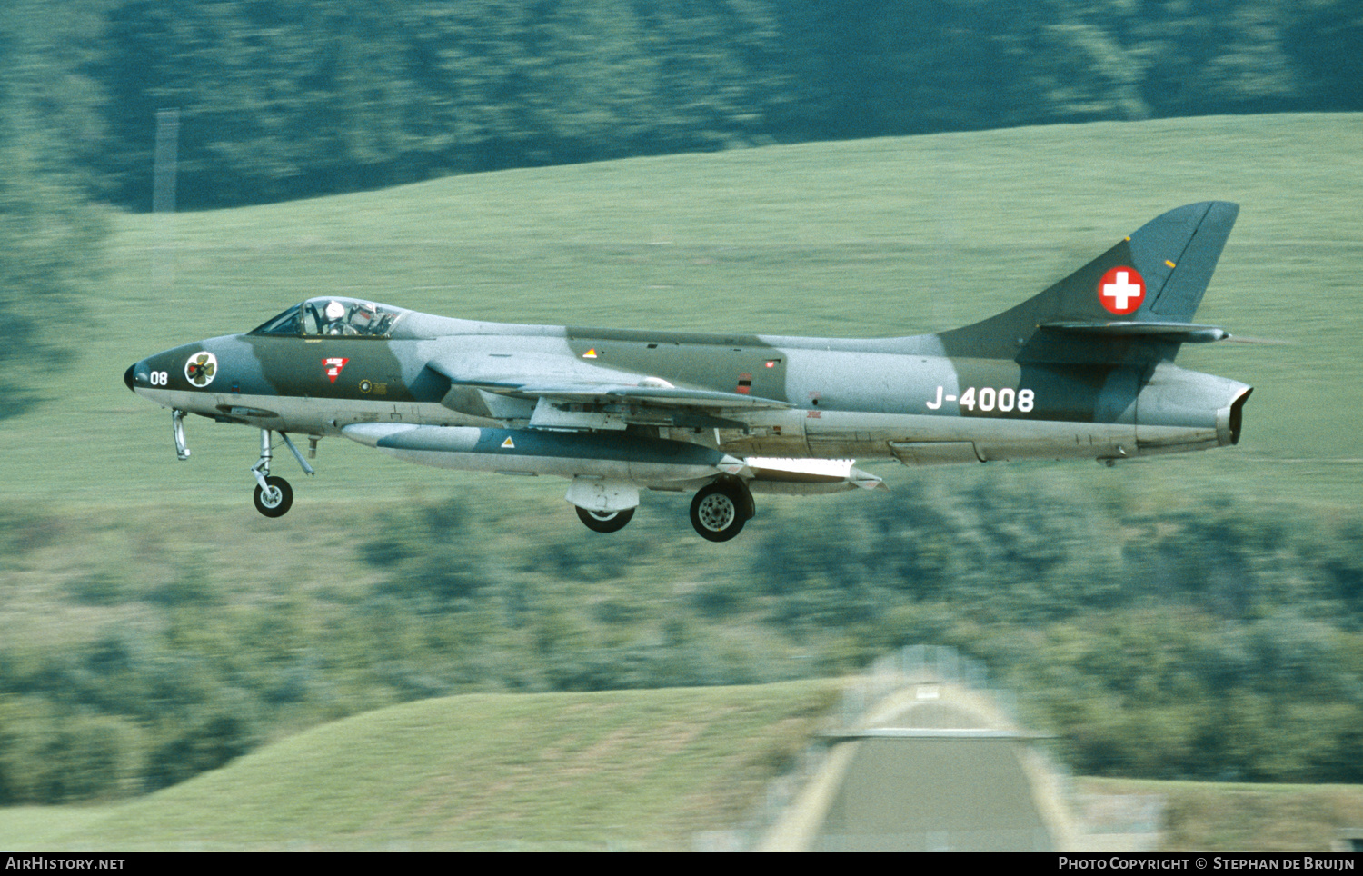 Aircraft Photo of J-4008 | Hawker Hunter F58 | Switzerland - Air Force | AirHistory.net #470031