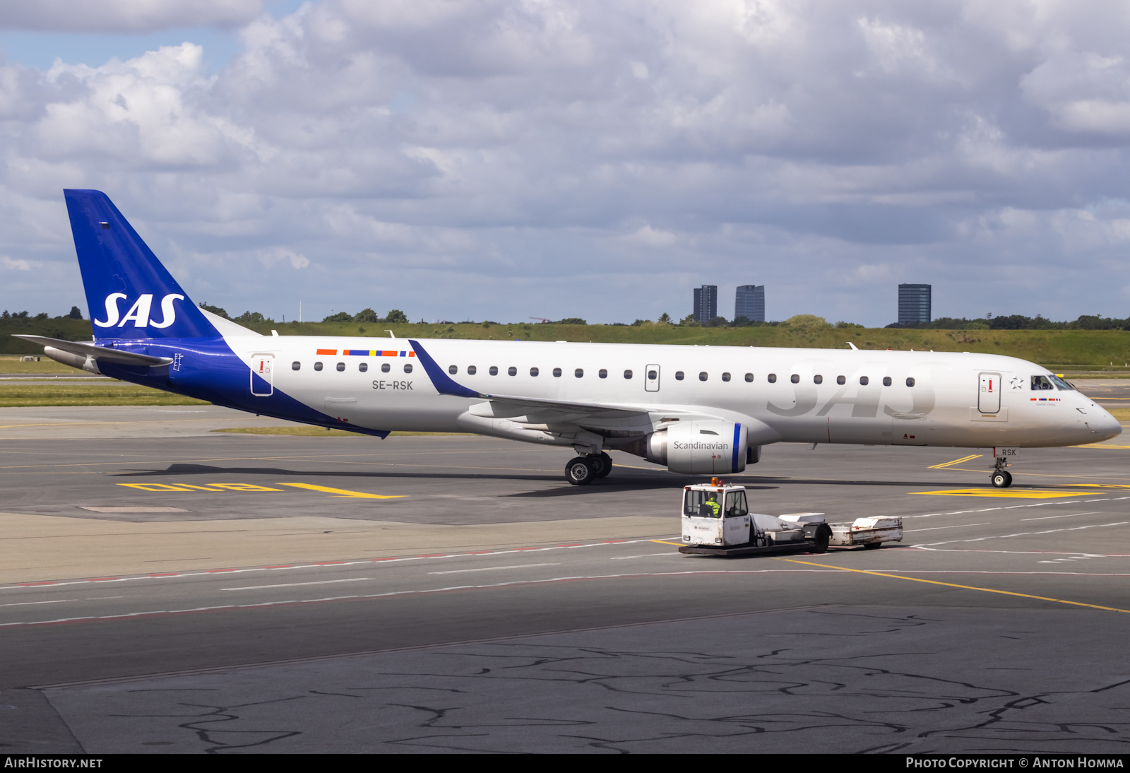 Aircraft Photo of SE-RSK | Embraer 195LR (ERJ-190-200LR) | Scandinavian Airlines - SAS | AirHistory.net #470166