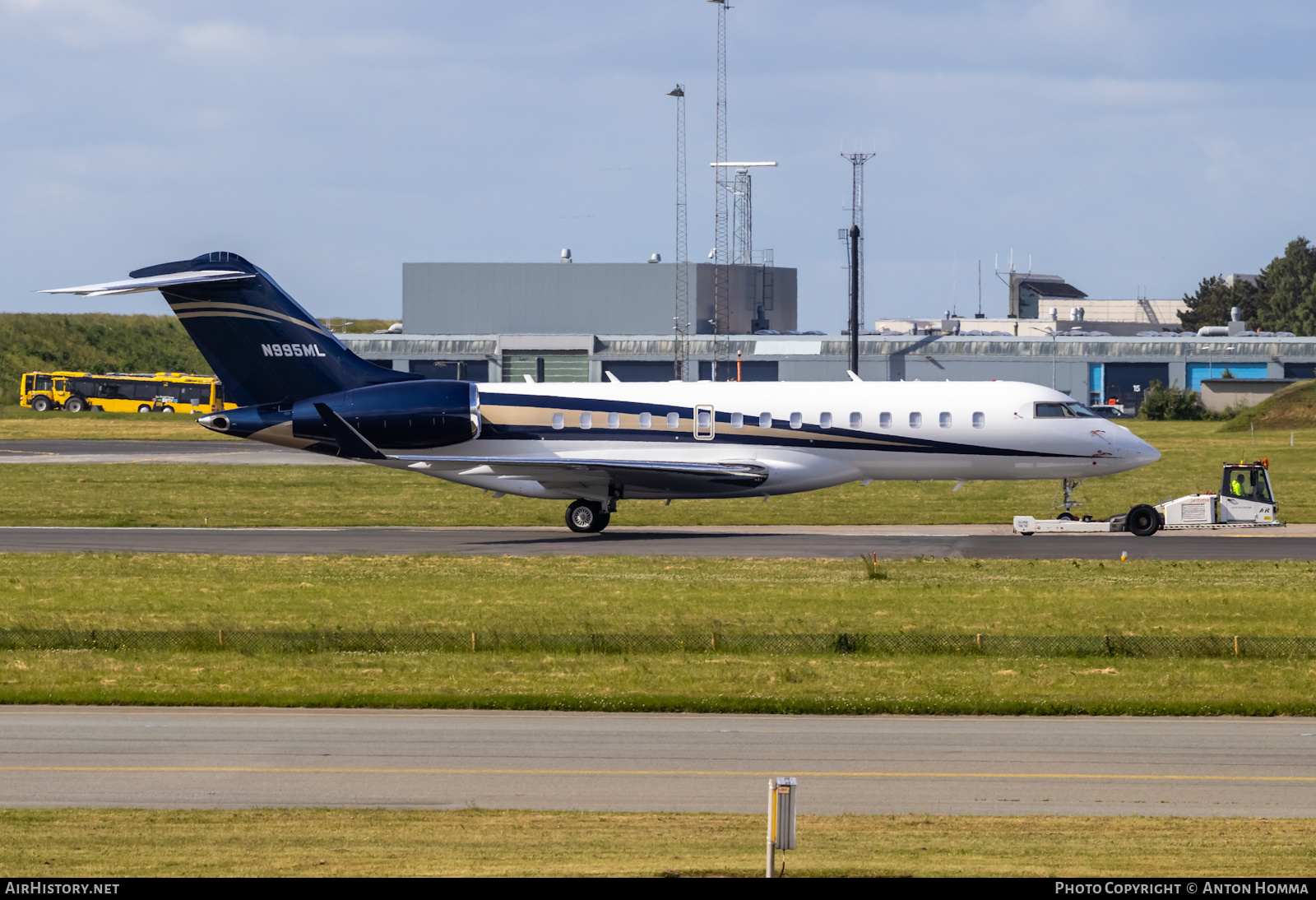 Aircraft Photo of N995ML | Bombardier Global Express XRS (BD-700-1A10) | AirHistory.net #470167