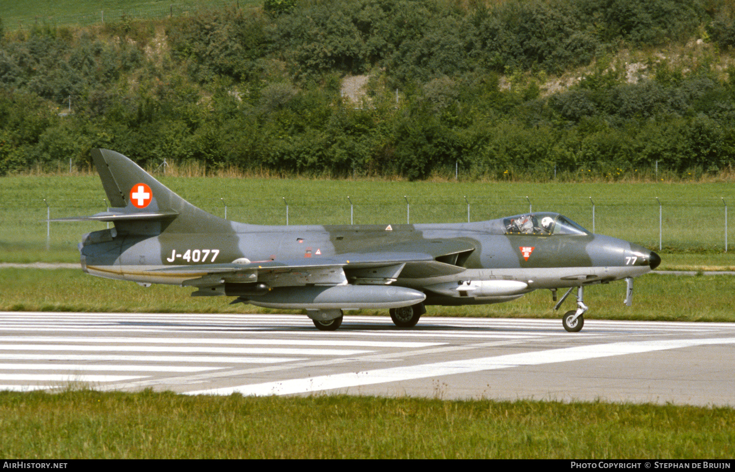 Aircraft Photo of J-4077 | Hawker Hunter F58 | Switzerland - Air Force | AirHistory.net #470317