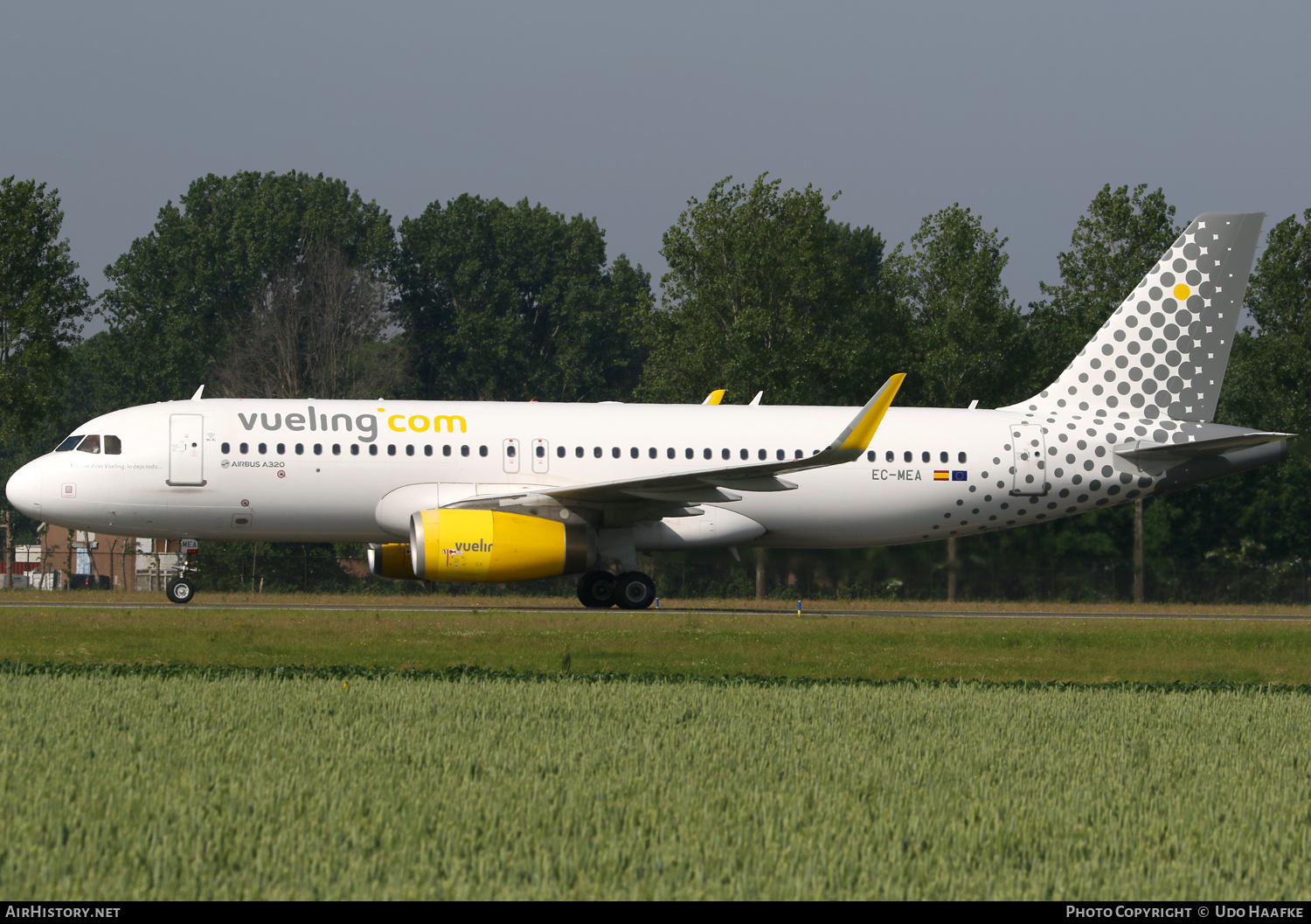 Aircraft Photo of EC-MEA | Airbus A320-232 | Vueling Airlines | AirHistory.net #470514