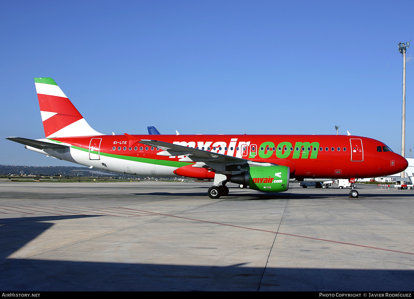 Aircraft Photo of EI-LTE | Airbus A320-214 | Myair | AirHistory.net #470769