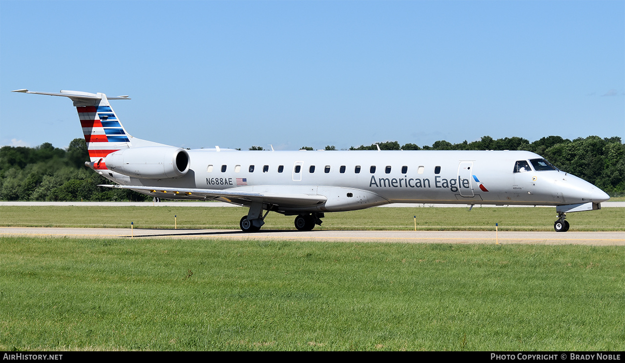 Aircraft Photo of N688AE | Embraer ERJ-145LR (EMB-145LR) | American Eagle | AirHistory.net #470803