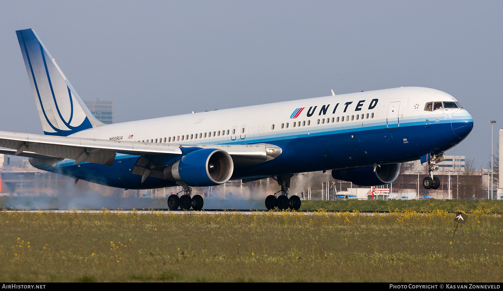 Aircraft Photo of N659UA | Boeing 767-322/ER | United Airlines | AirHistory.net #470929
