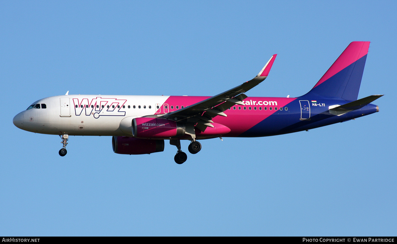 Aircraft Photo of HA-LYI | Airbus A320-232 | Wizz Air | AirHistory.net #470932