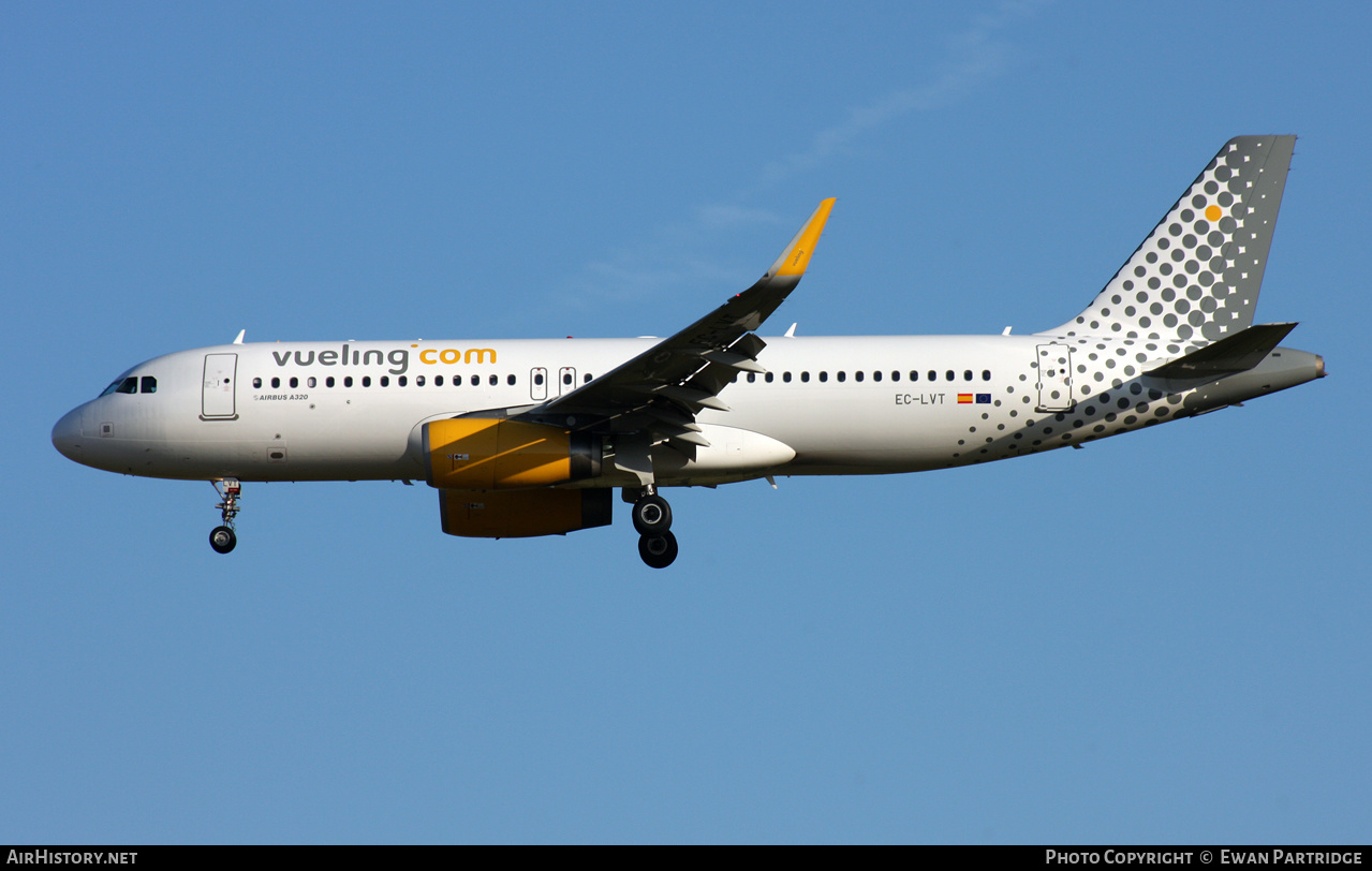 Aircraft Photo of EC-LVT | Airbus A320-232 | Vueling Airlines | AirHistory.net #470973