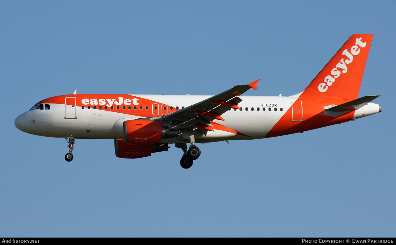 Aircraft Photo of G-EZDR | Airbus A319-111 | EasyJet | AirHistory.net #471049