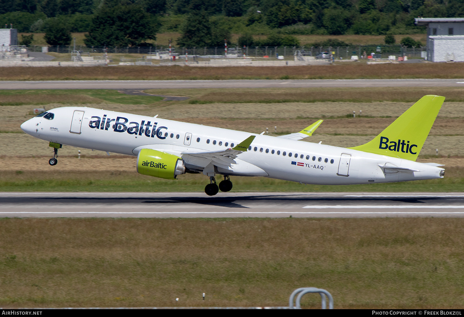Aircraft Photo of YL-AAQ | Airbus A220-371 (BD-500-1A11) | AirBaltic | AirHistory.net #471106