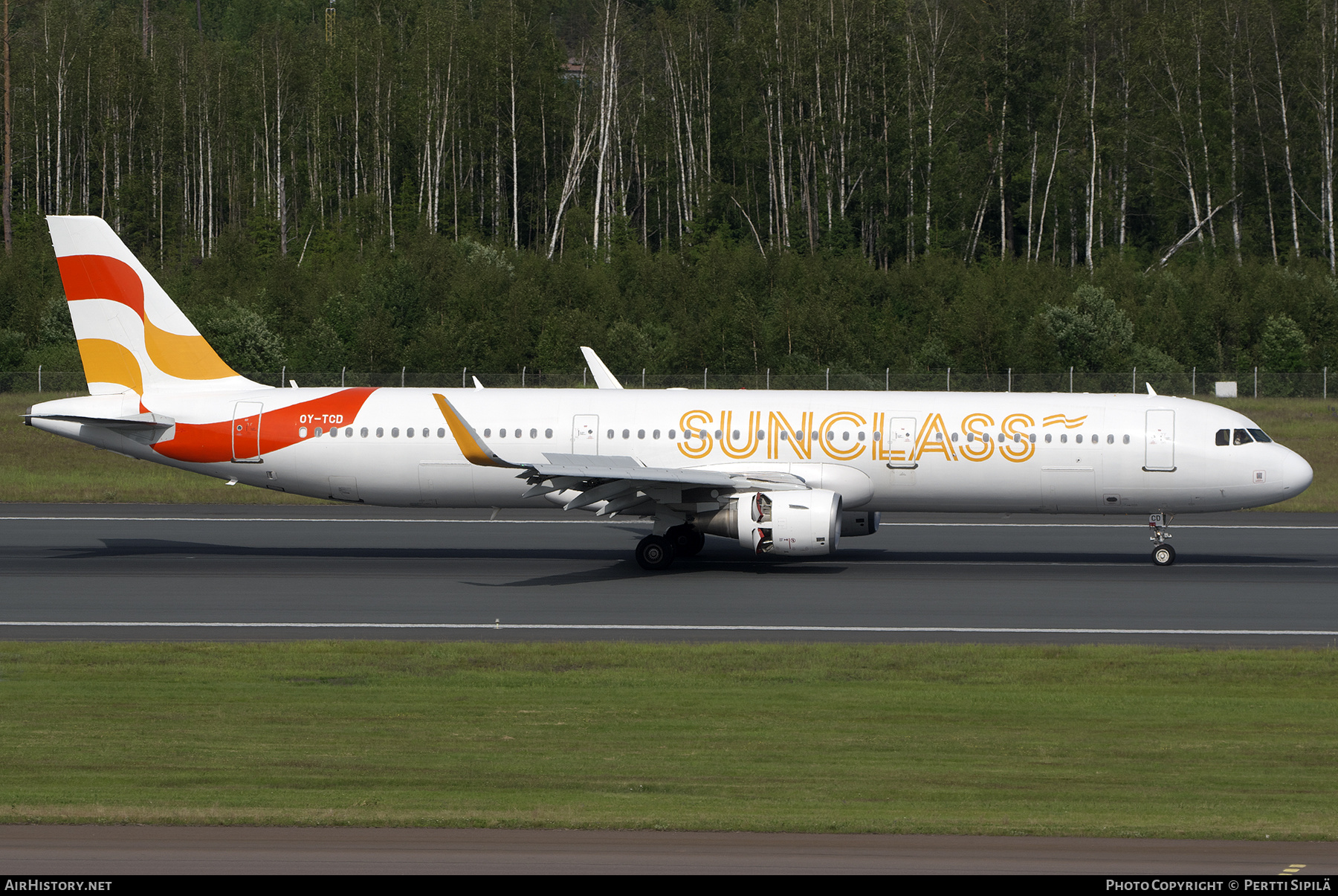 Aircraft Photo of OY-TCD | Airbus A321-211 | Sunclass Airlines | AirHistory.net #471353