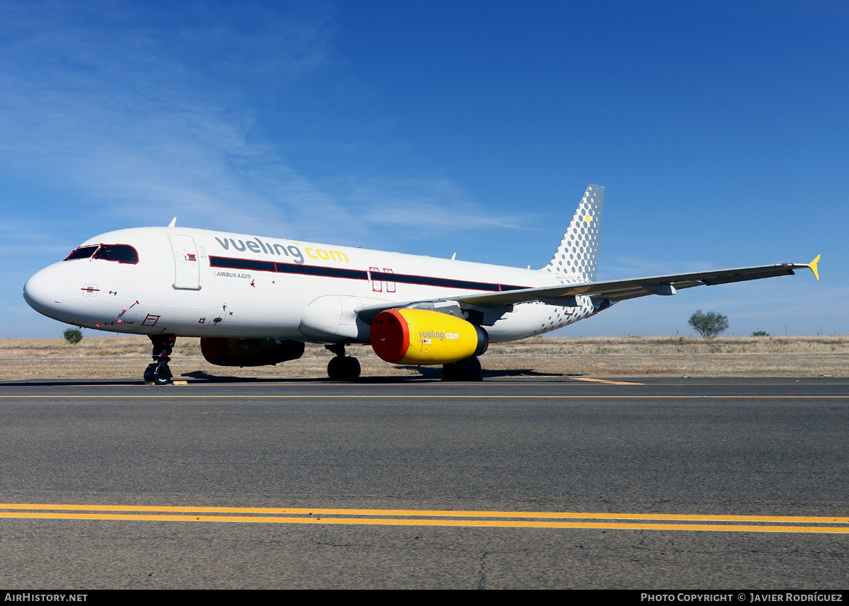 Aircraft Photo of EC-LRY | Airbus A320-232 | Vueling Airlines | AirHistory.net #471486