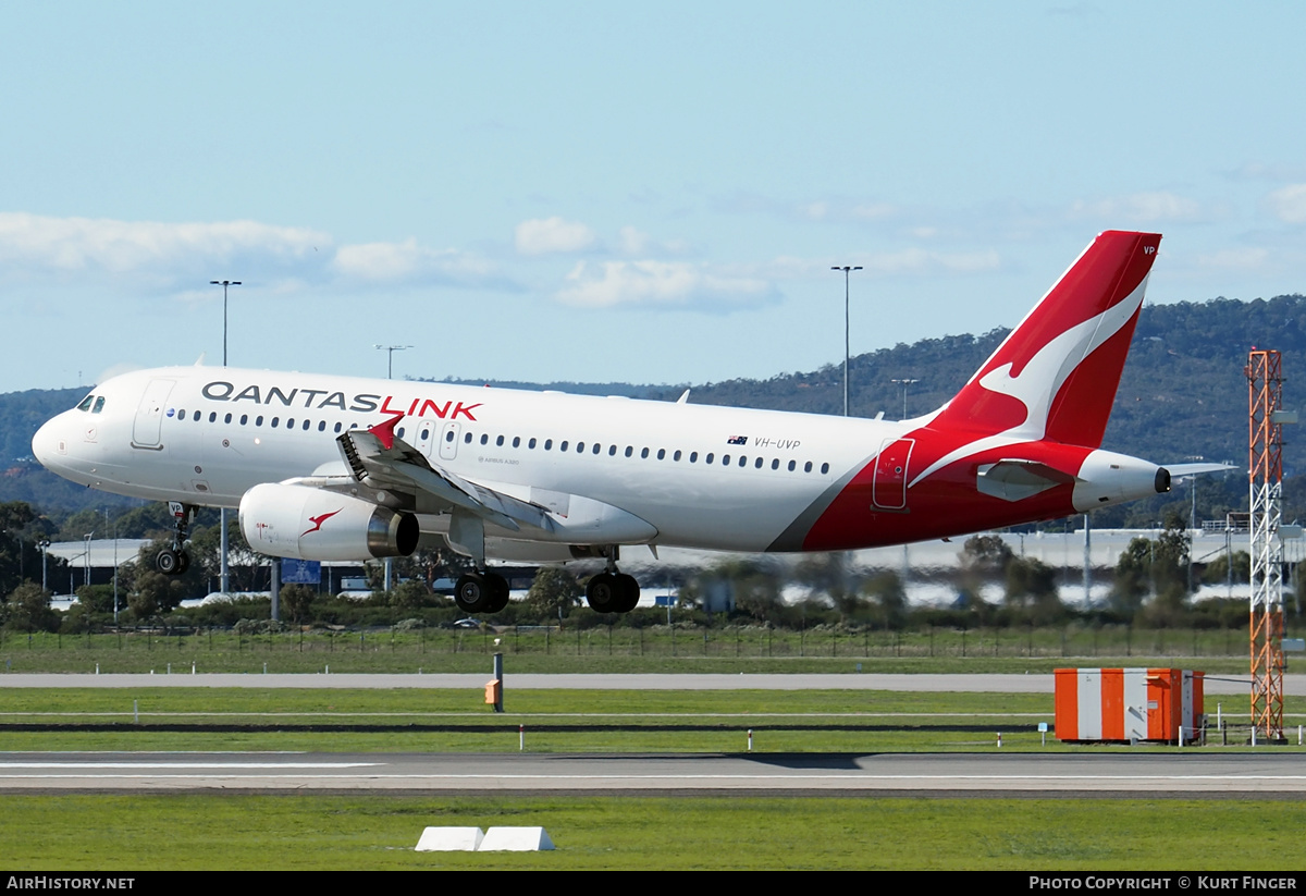 Aircraft Photo of VH-UVP | Airbus A320-232 | QantasLink | AirHistory.net #471708