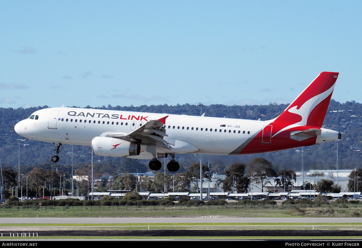 Aircraft Photo of VH-JQX | Airbus A320-232 | QantasLink | AirHistory.net #471723