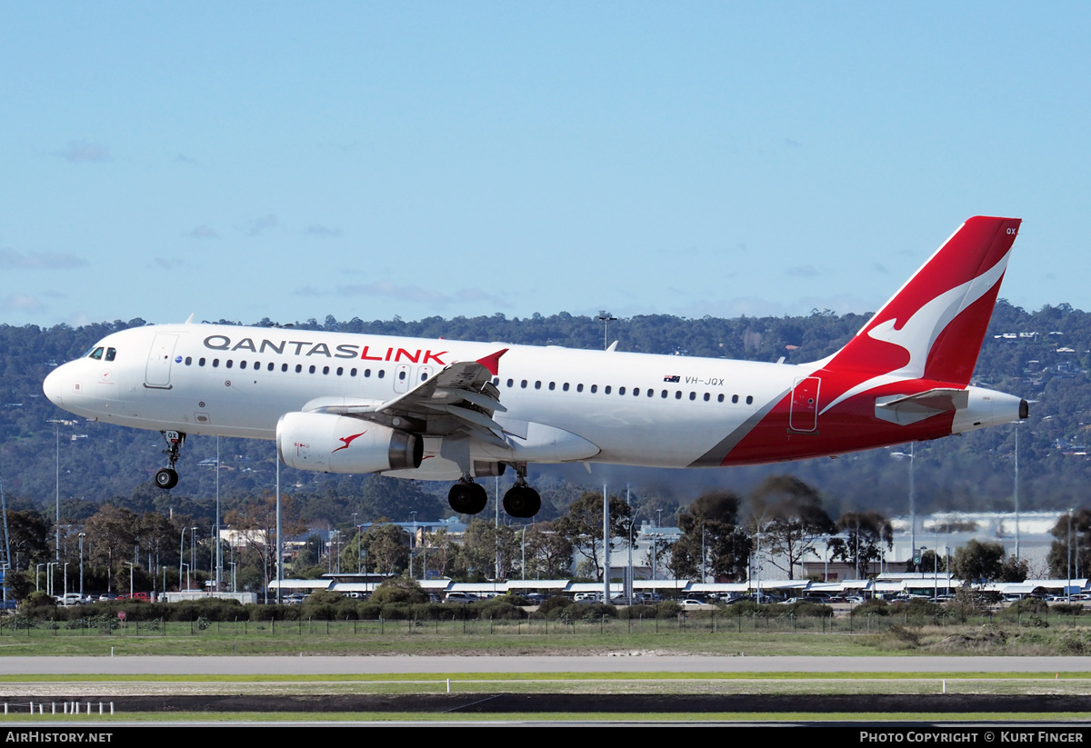 Aircraft Photo of VH-JQX | Airbus A320-232 | QantasLink | AirHistory.net #471723