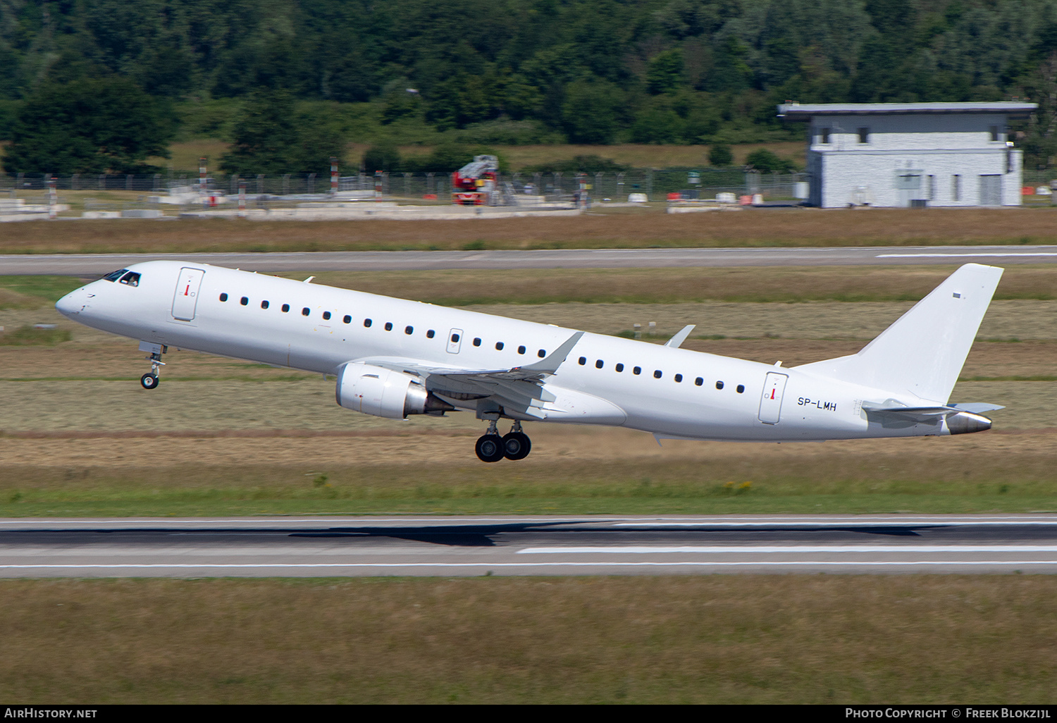 Aircraft Photo of SP-LMH | Embraer 190LR (ERJ-190-100LR) | LOT Polish Airlines - Polskie Linie Lotnicze | AirHistory.net #471831