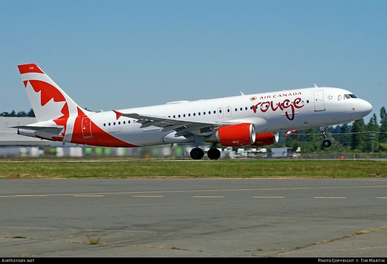 Aircraft Photo of C-GFDU | Airbus A320-214 | Air Canada Rouge | AirHistory.net #471938