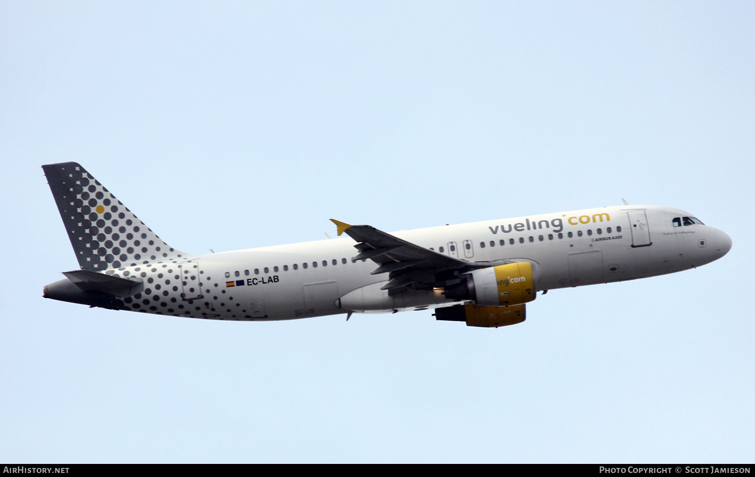 Aircraft Photo of EC-LAB | Airbus A320-214 | Vueling Airlines | AirHistory.net #471969