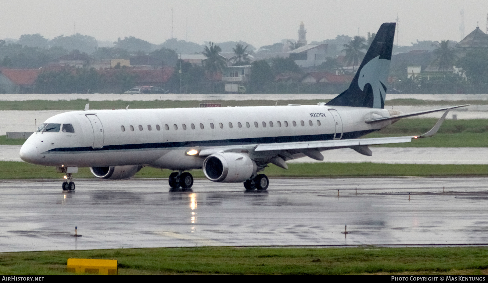 Aircraft Photo of N227GV | Embraer Lineage 1000 (ERJ-190-100ECJ) | Premiair | AirHistory.net #472309