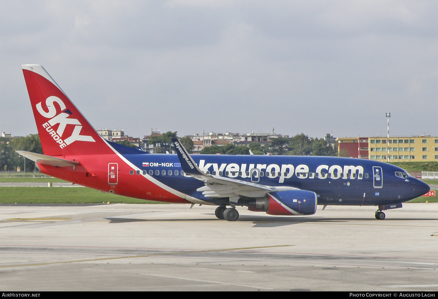 Aircraft Photo of OM-NGK | Boeing 737-76N | SkyEurope Airlines | AirHistory.net #472410