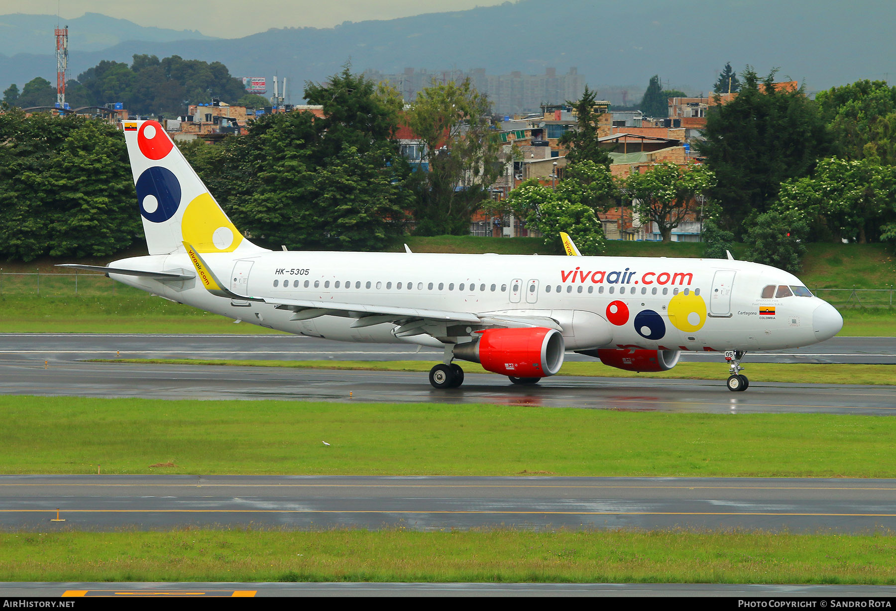 Aircraft Photo of HK-5305 | Airbus A320-214 | Viva Air | AirHistory.net #472417