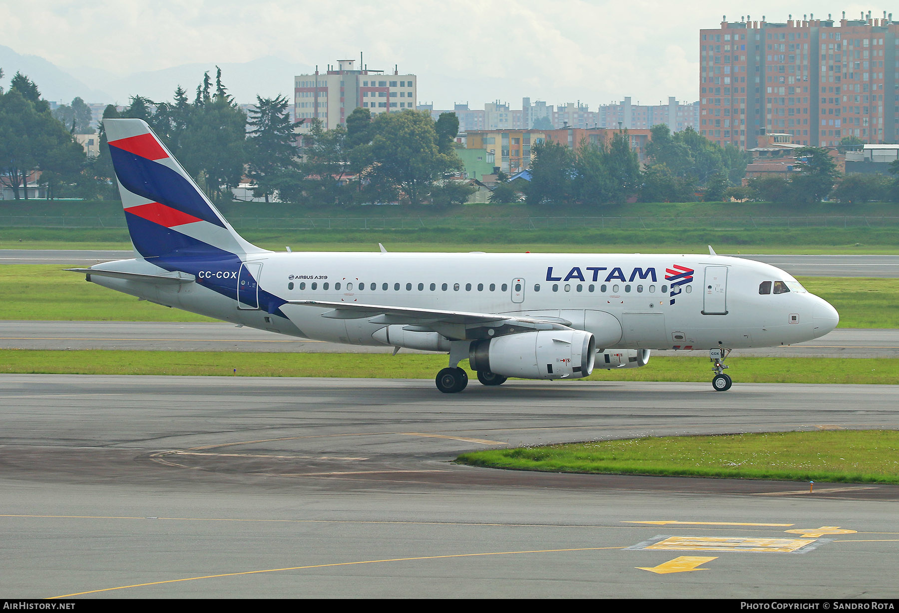 Aircraft Photo of CC-COX | Airbus A319-132 | LATAM Airlines | AirHistory.net #472436