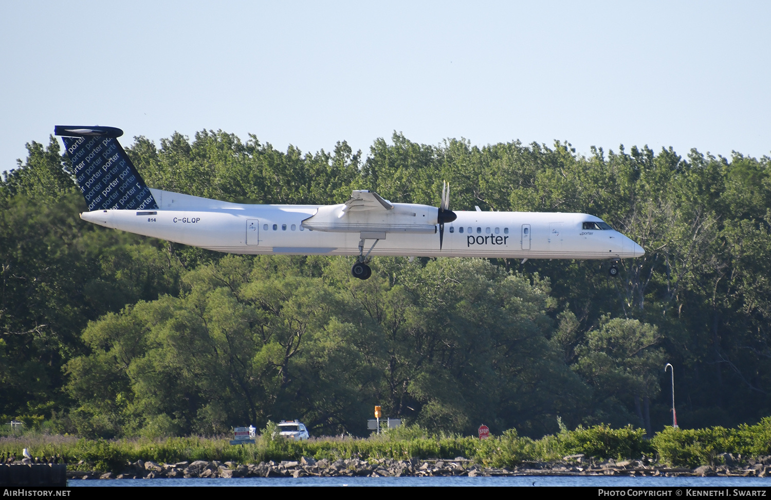 Aircraft Photo of C-GLQP | Bombardier DHC-8-402 Dash 8 | Porter Airlines | AirHistory.net #472441