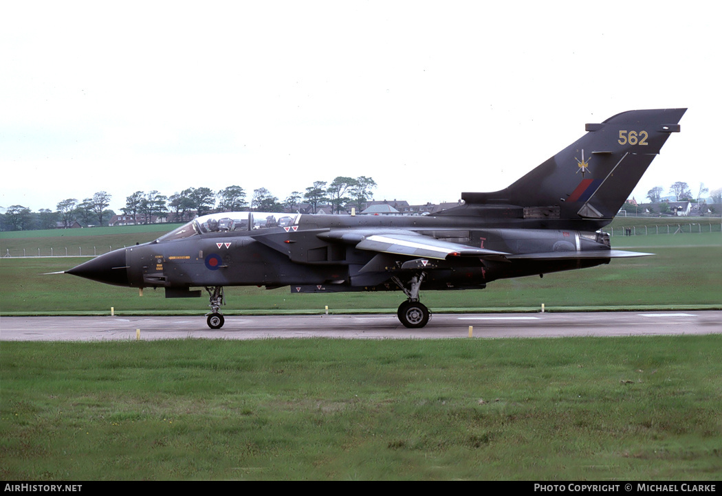 Aircraft Photo of ZA562 | Panavia Tornado GR1 | UK - Air Force | AirHistory.net #472470