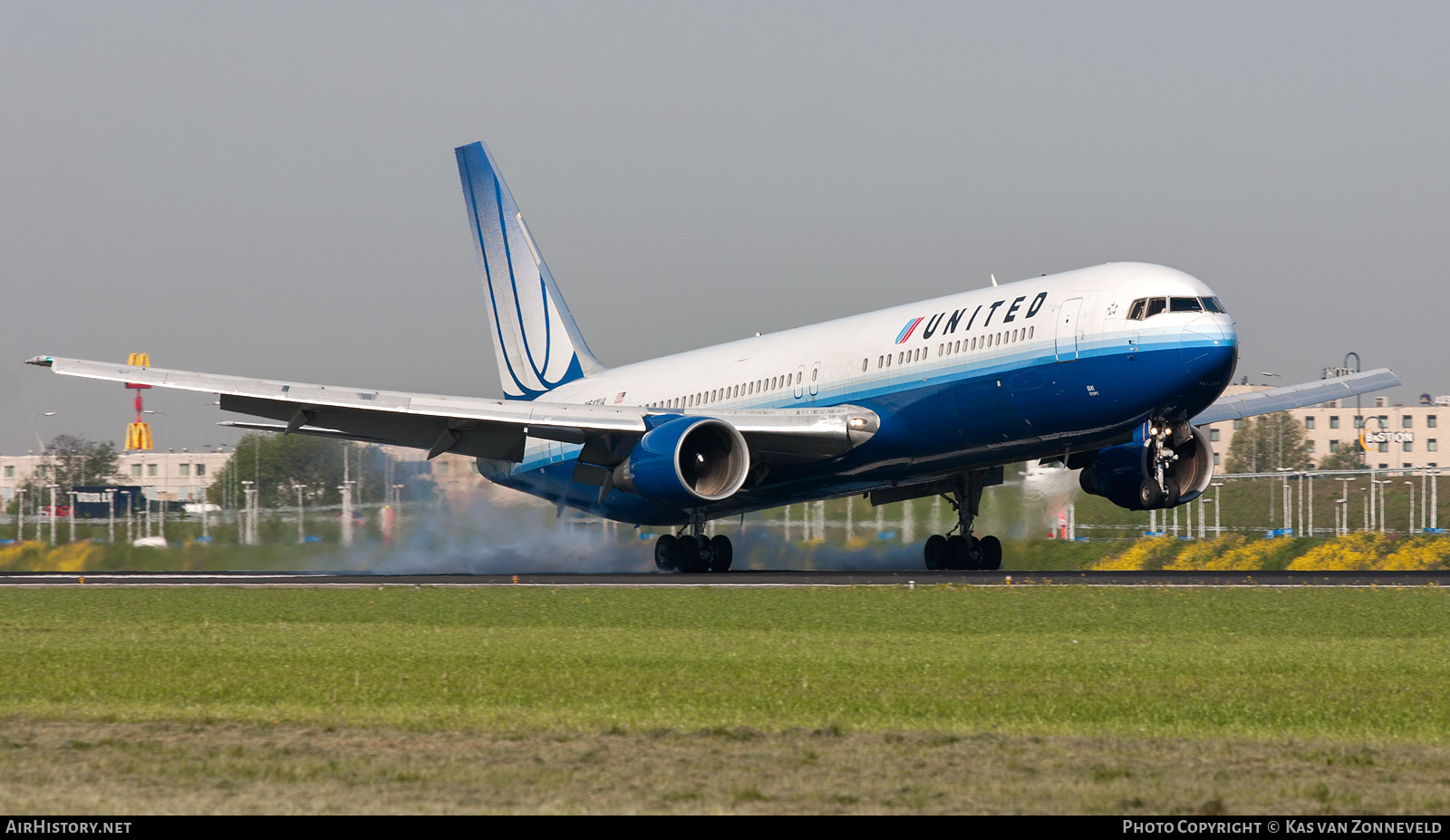 Aircraft Photo of N641UA | Boeing 767-322/ER | United Airlines | AirHistory.net #472587
