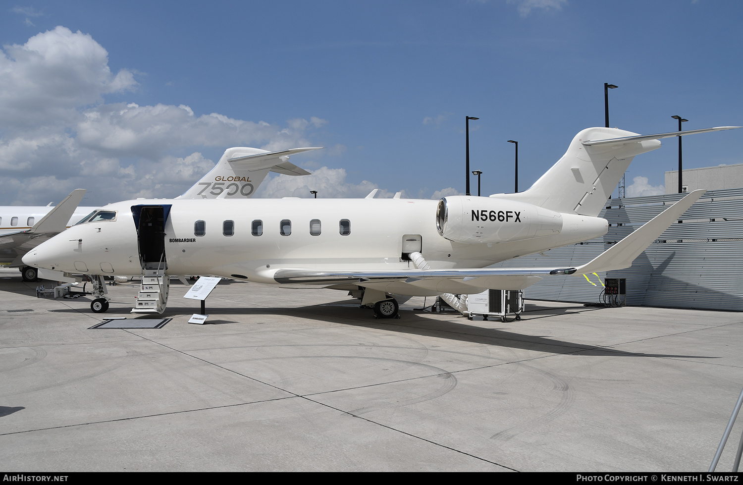 Aircraft Photo of N566FX | Bombardier Challenger 350 (BD-100-1A10) | AirHistory.net #472795