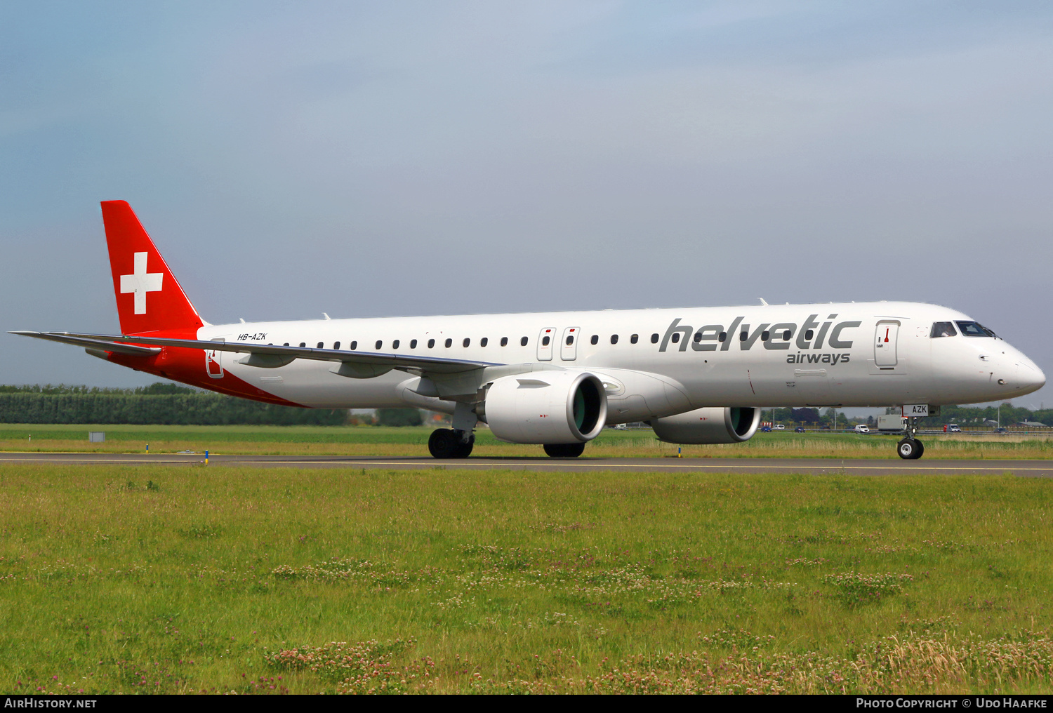 Aircraft Photo of HB-AZK | Embraer 195-E2 (ERJ-190-400) | Helvetic Airways | AirHistory.net #472845