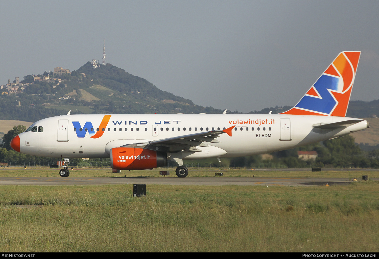 Aircraft Photo of EI-EDM | Airbus A319-132 | Wind Jet | AirHistory.net #472940