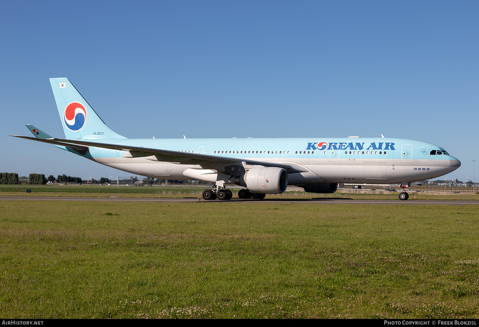 Aircraft Photo of HL8211 | Airbus A330-223 | Korean Air | AirHistory.net #473026