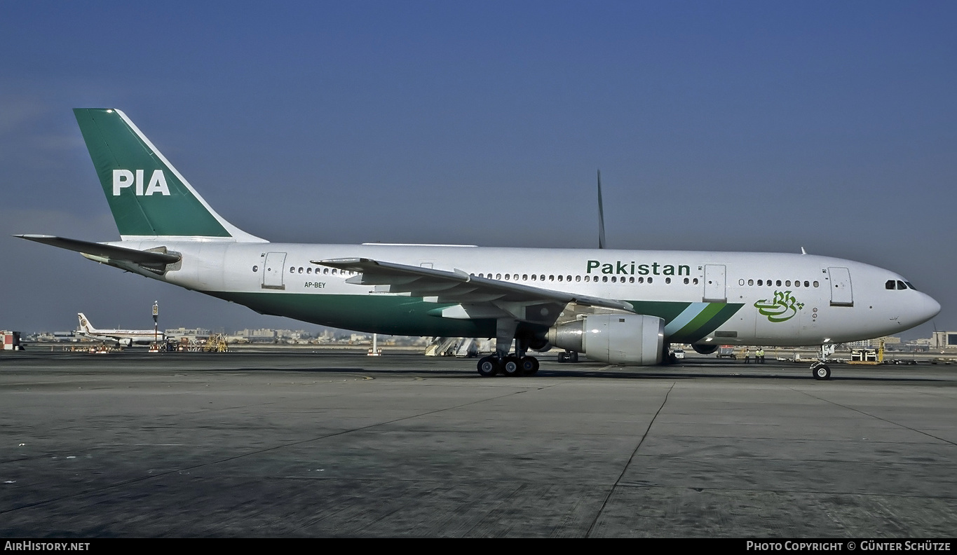 Aircraft Photo of AP-BEY | Airbus A300B4-203 | Pakistan International Airlines - PIA | AirHistory.net #473072
