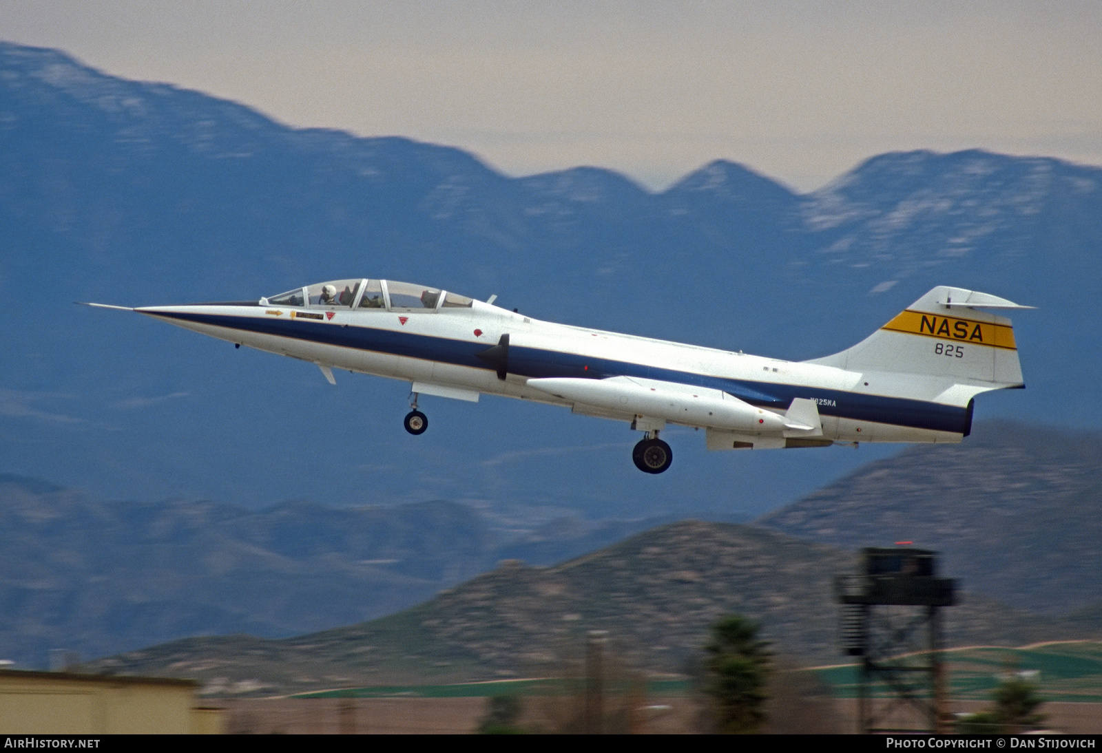 Aircraft Photo of N825NA / 66-13628 | Lockheed TF-104G Starfighter | NASA - National Aeronautics and Space Administration | AirHistory.net #473292