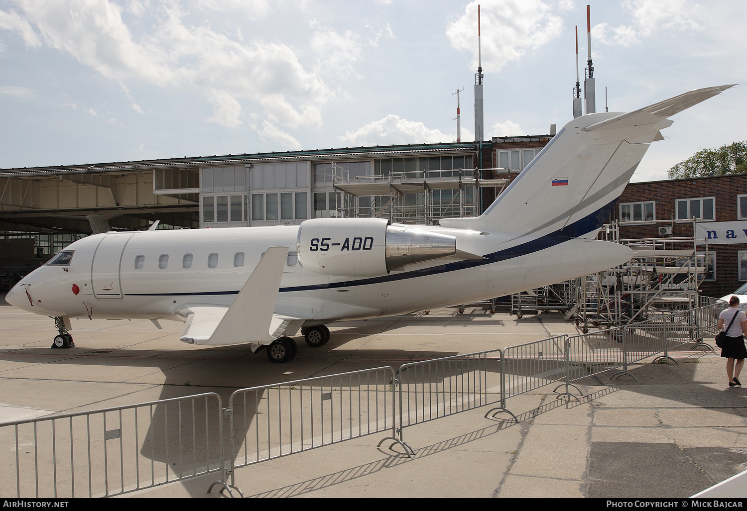Aircraft Photo of S5-ADD | Bombardier Challenger 605 (CL-600-2B16) | AirHistory.net #473390