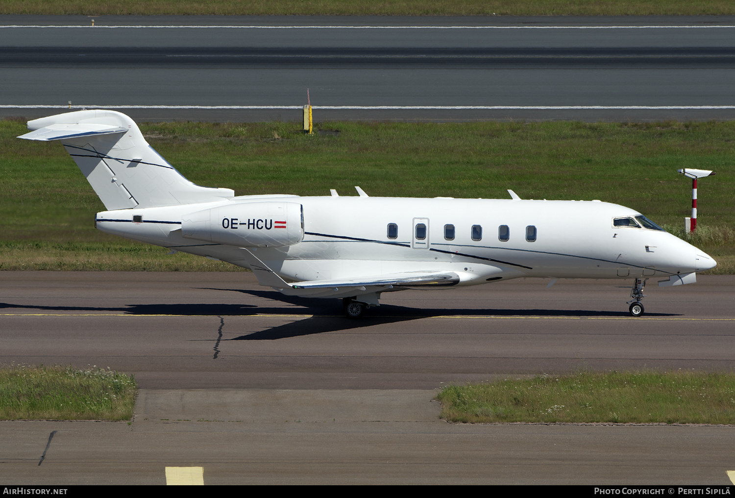 Aircraft Photo of OE-HCU | Bombardier Challenger 350 (BD-100-1A10) | AirHistory.net #473413