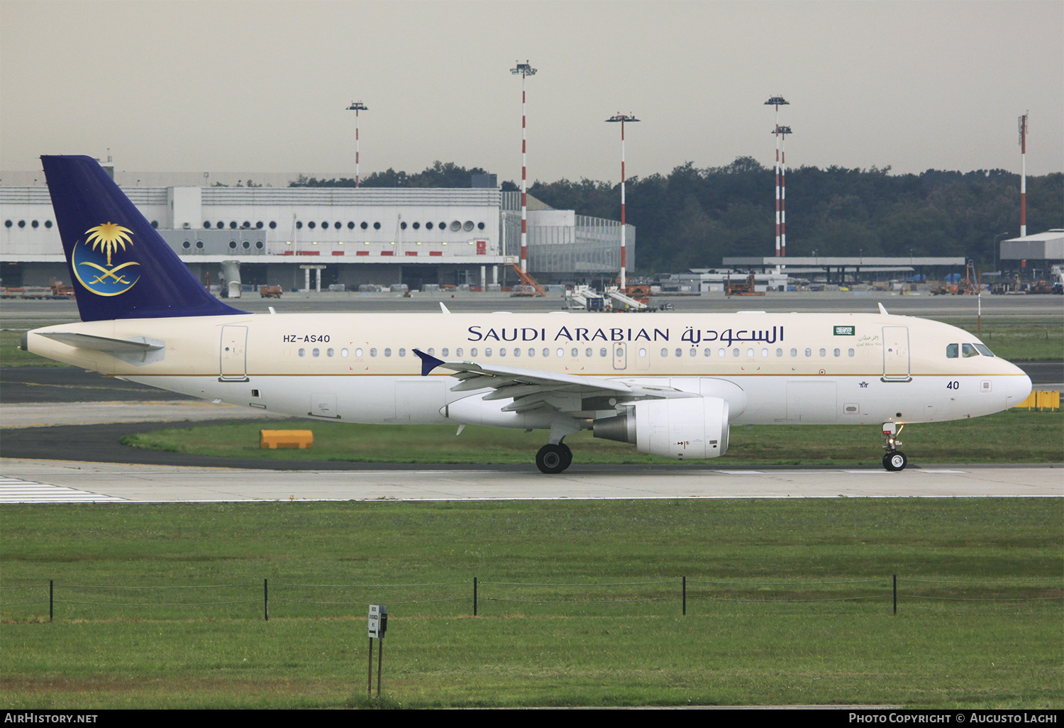 Aircraft Photo of HZ-AS40 | Airbus A320-214 | Saudi Arabian Airlines | AirHistory.net #473510