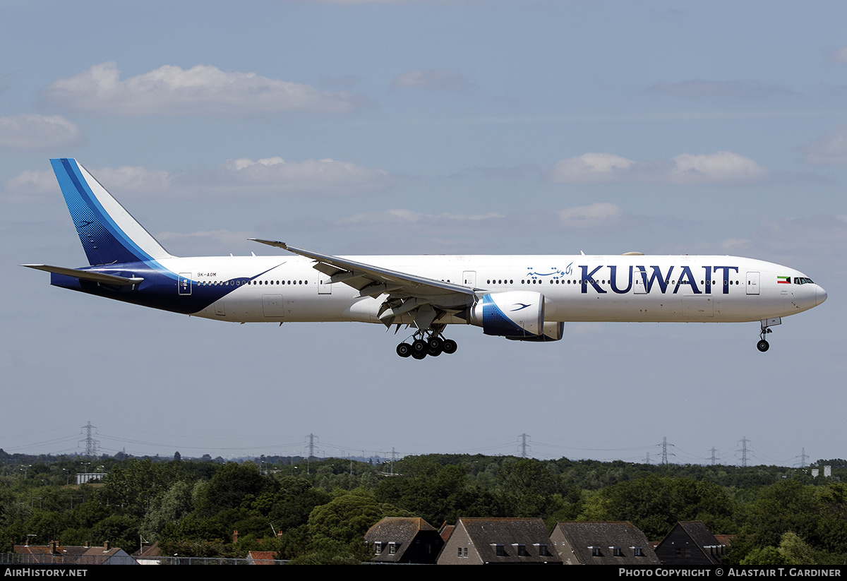 Aircraft Photo of 9K-AOM | Boeing 777-300/ER | Kuwait Airways | AirHistory.net #473622