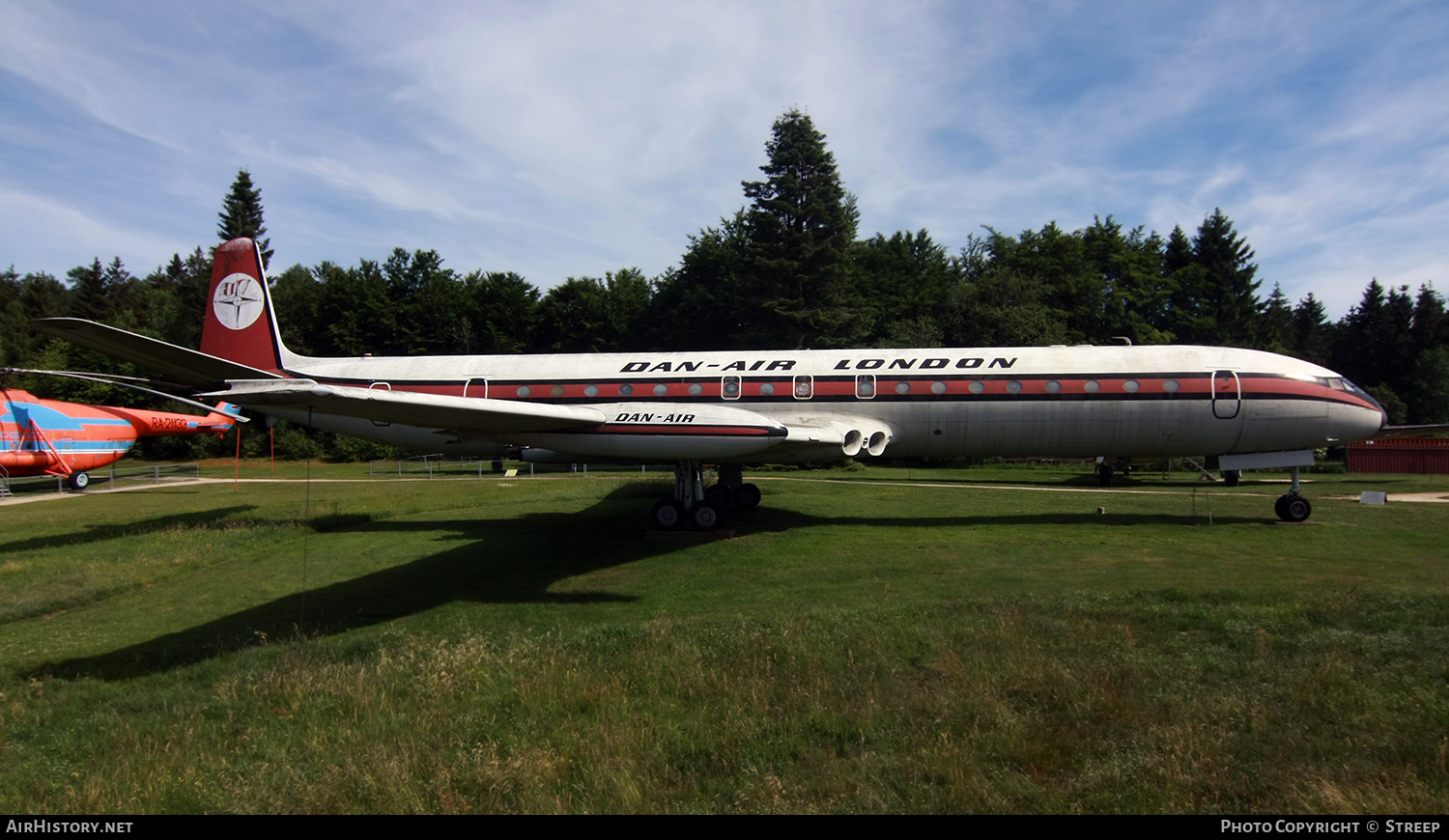 Aircraft Photo of G-BDIW | De Havilland D.H. 106 Comet 4C | Dan-Air London | AirHistory.net #473748