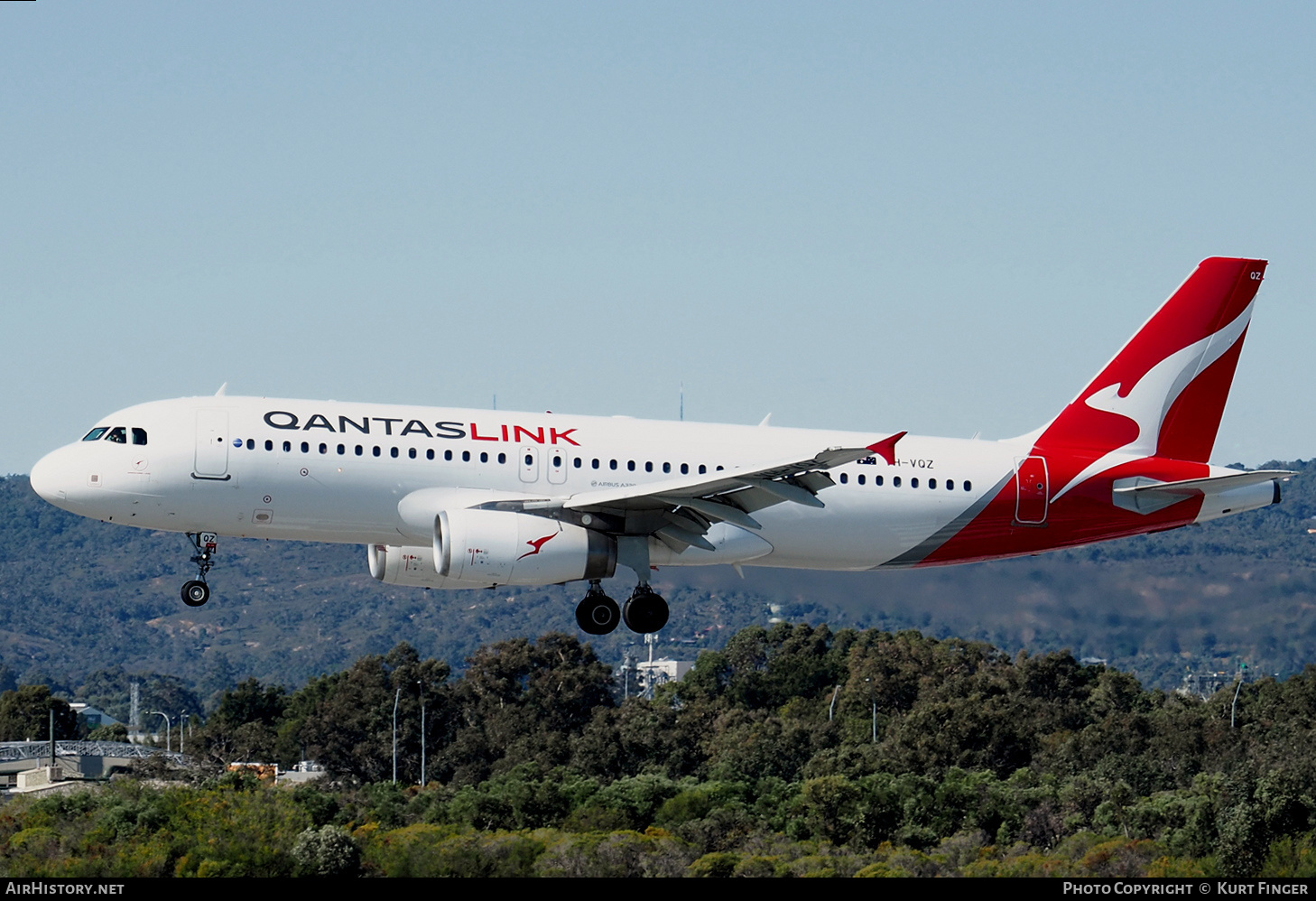 Aircraft Photo of VH-VQZ | Airbus A320-232 | QantasLink | AirHistory.net #473921