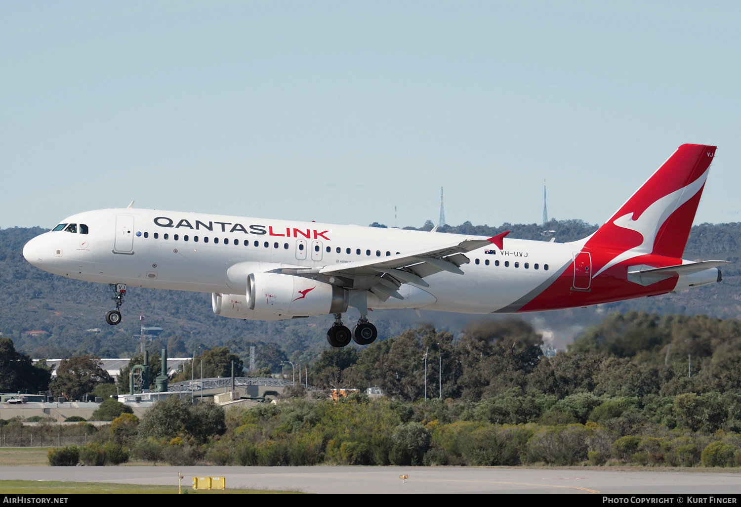 Aircraft Photo of VH-UVJ | Airbus A320-232 | QantasLink | AirHistory.net #473923