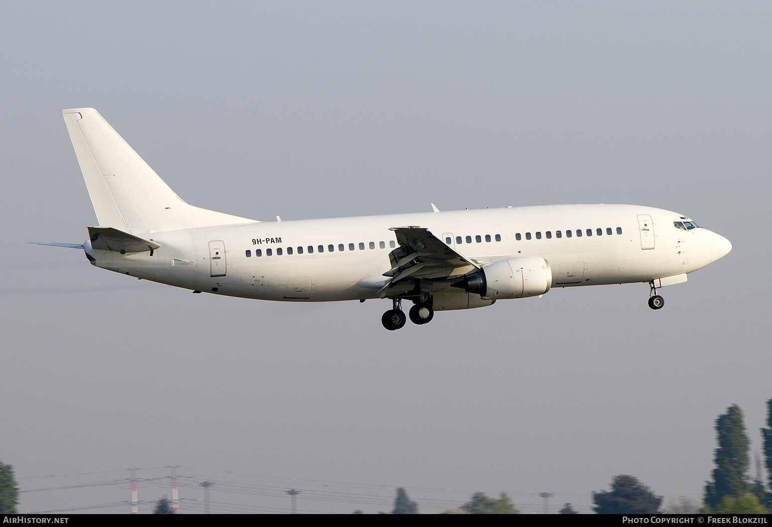 Aircraft Photo of 9H-PAM | Boeing 737-33A(QC) | AirHistory.net #473952