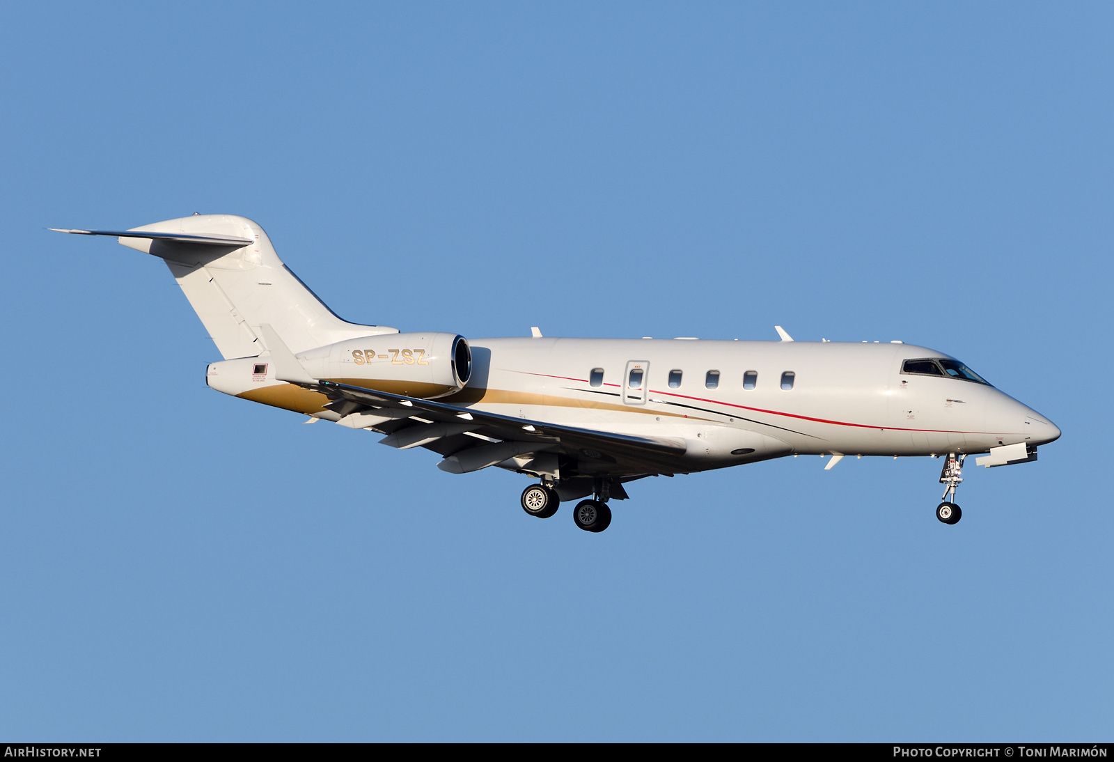 Aircraft Photo of SP-ZSZ | Bombardier Challenger 300 (BD-100-1A10) | AirHistory.net #474019