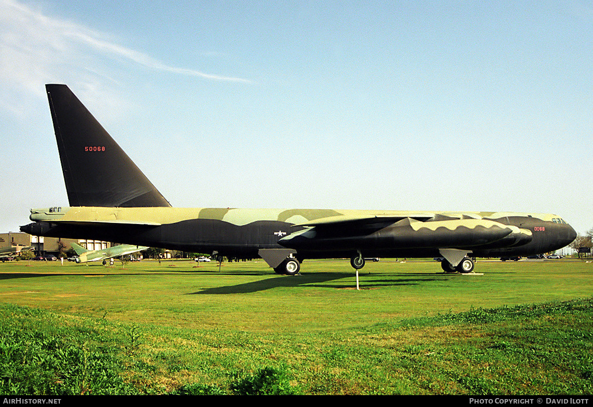 Aircraft Photo of 55-068 / 50068 | Boeing B-52D Stratofortress | USA - Air Force | AirHistory.net #474349