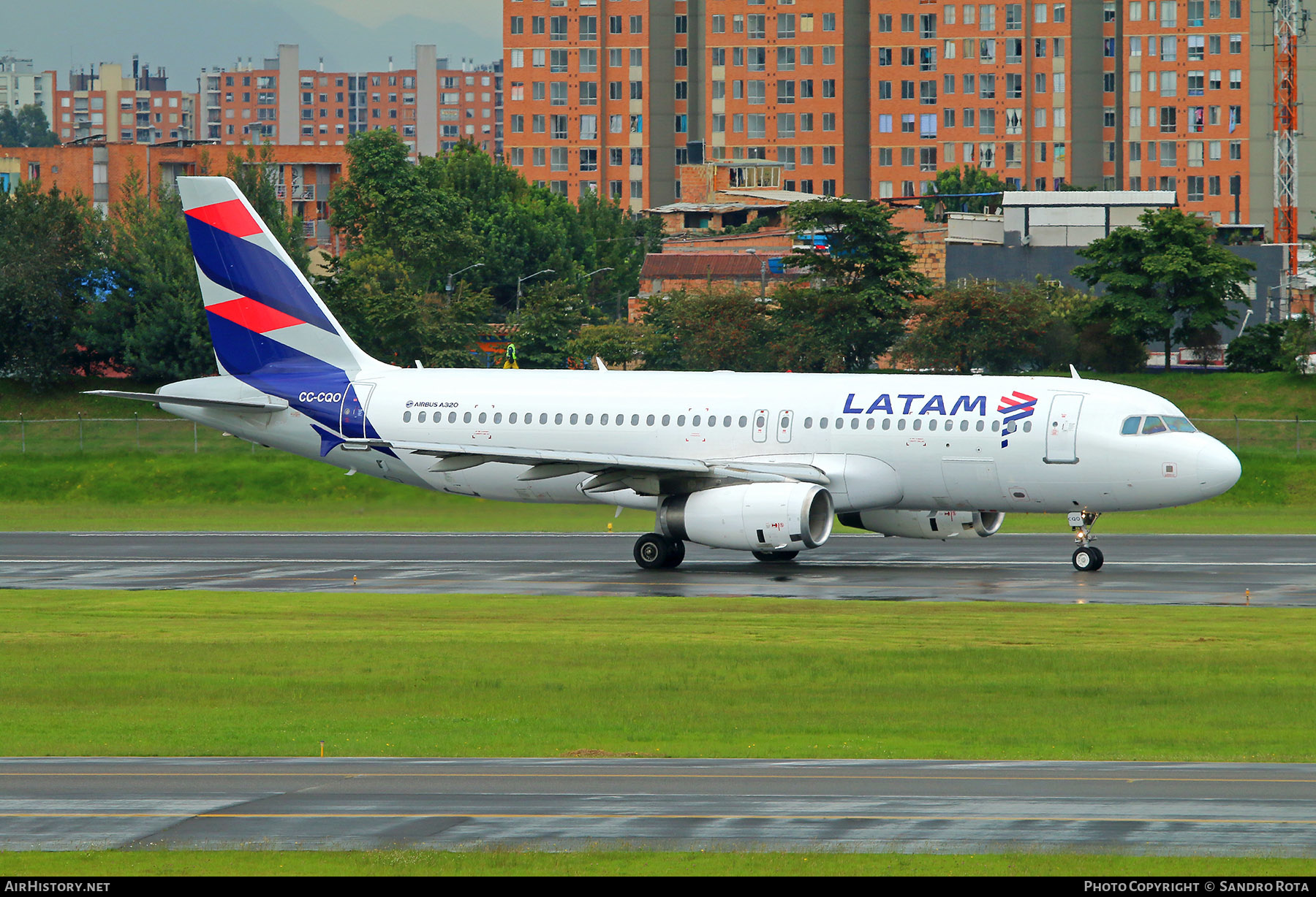 Aircraft Photo of CC-CQO | Airbus A320-233 | LATAM Airlines | AirHistory.net #474354