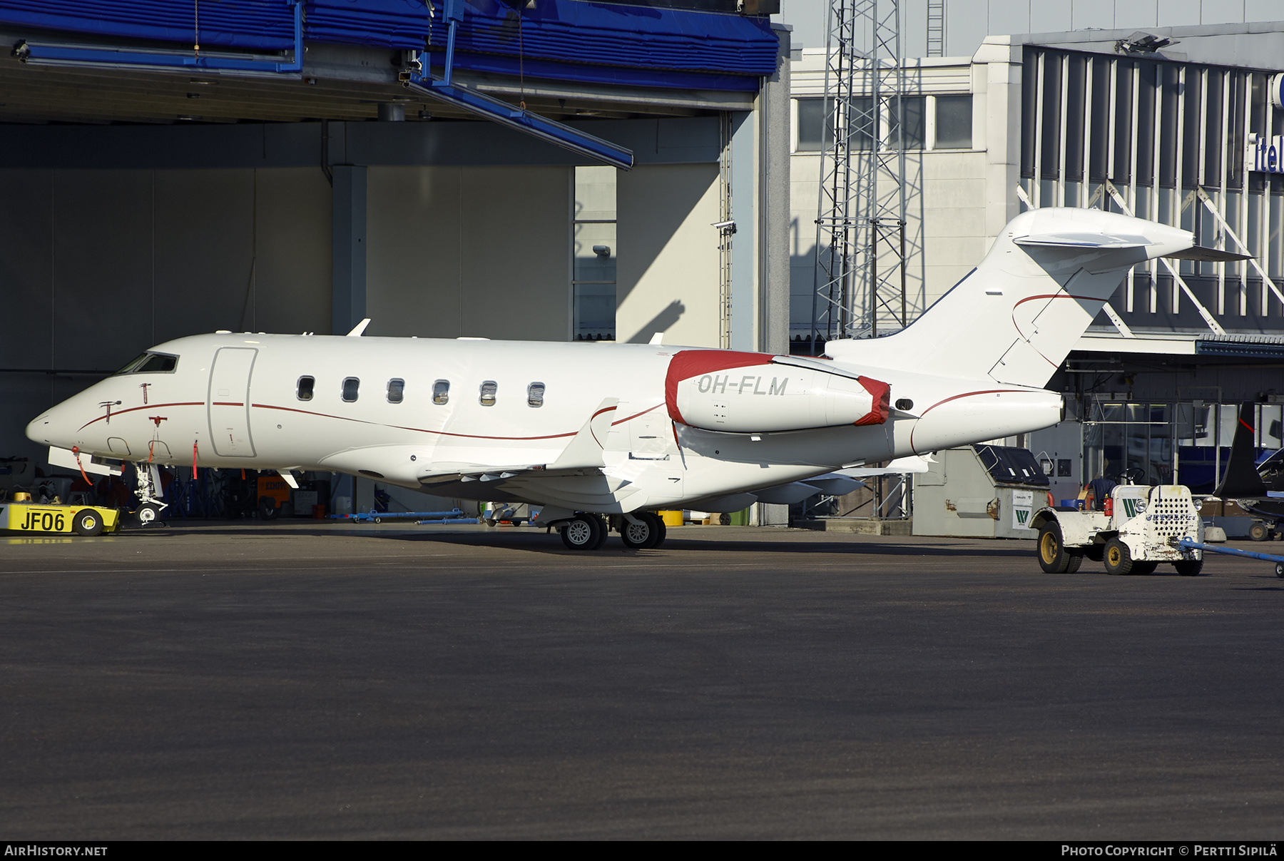Aircraft Photo of OH-FLM | Bombardier Challenger 300 (BD-100-1A10) | AirHistory.net #474395
